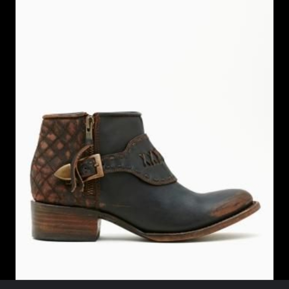 Freebird EUC GRAND Brown distressed leather. Size 6